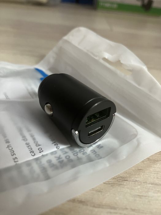 NOU Mini încărcător priza auto invizibil type c usb