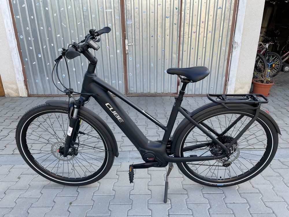 Bicicleta Cube Touring Pro Bosch Performance Smart 2023