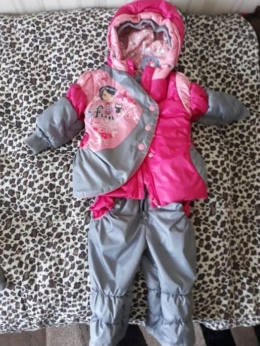 Продам осенний костюм для девочки.