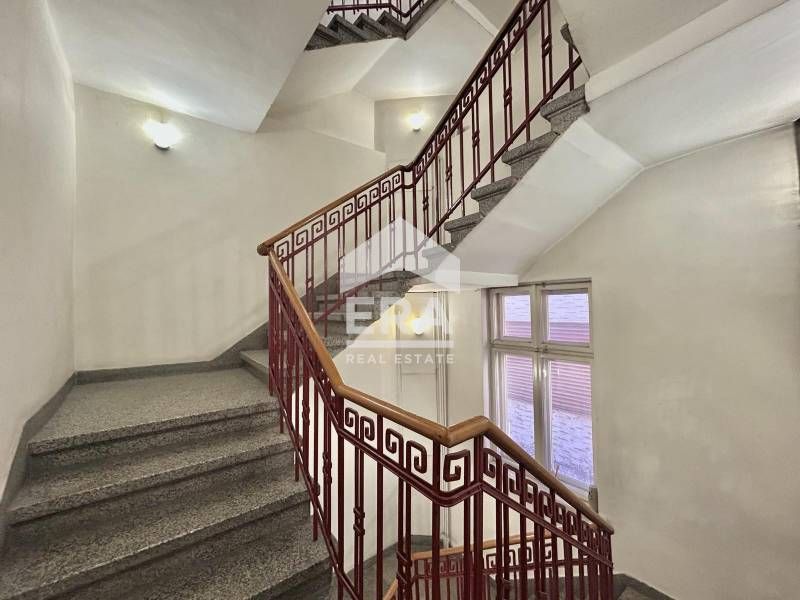 Продава се Къща в София, Център - 1060 кв.м за 3585 €/кв.м - Снимка #4