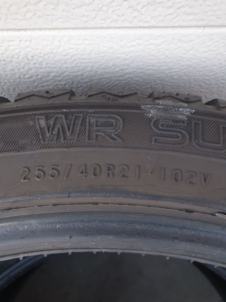 Зимни гуми 2 броя NOKIAN WR Suv 255 40 R21 дот 0921