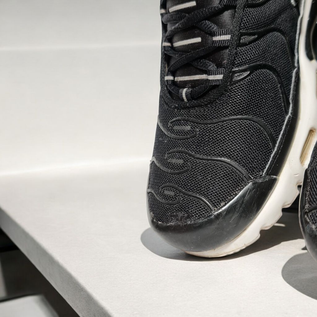 Air Max Plus Tn Black and white