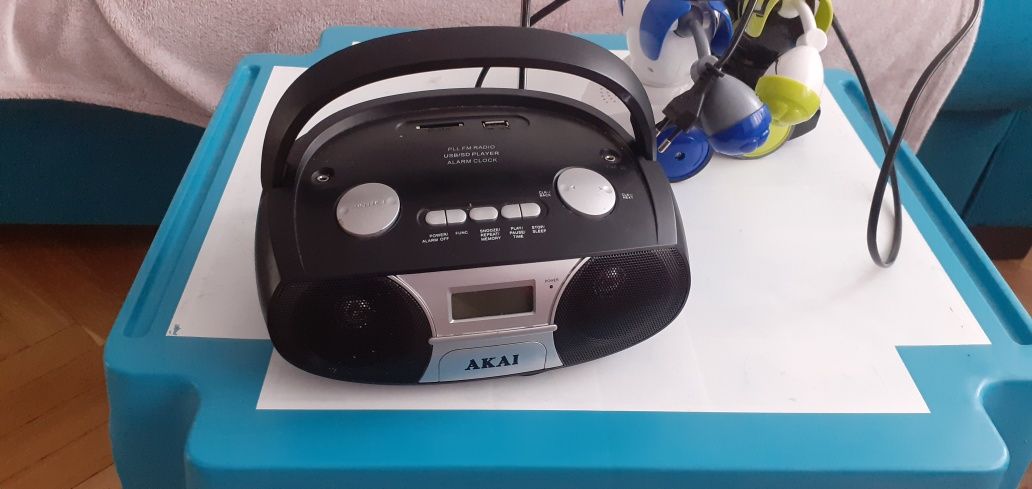 Vând radio cu funcții USB