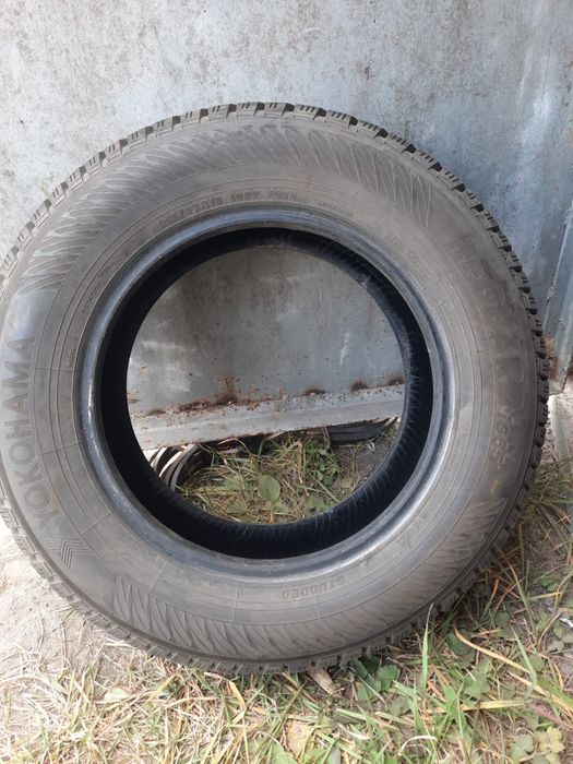 Продам зимние шины YOKOHAMA 215/65 R16