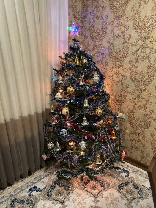 Новогодняя ёлка от "совпластитал"с прекрасными игрушечками