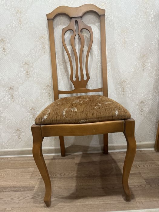 Стулья деревянные в хорошем состоянии