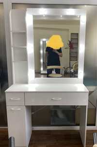 Стол для макияжа, с зеркалом, шкафчиками и полкой