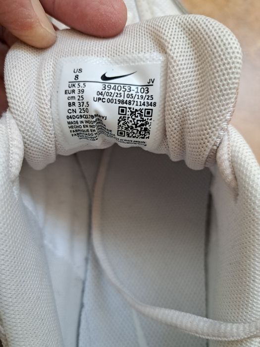 Продавам дамски маратонки  Nike initiator, номер 39