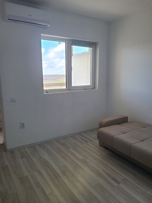 Inchiriez apartament nou cu o camera ( parcare inclusa )