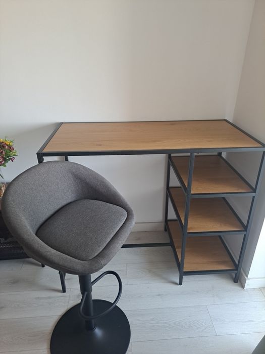 Vand masa tip bar impreuna cu 4 scaune