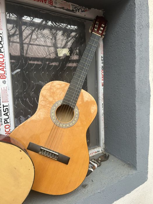 Vand chitara in stare buna