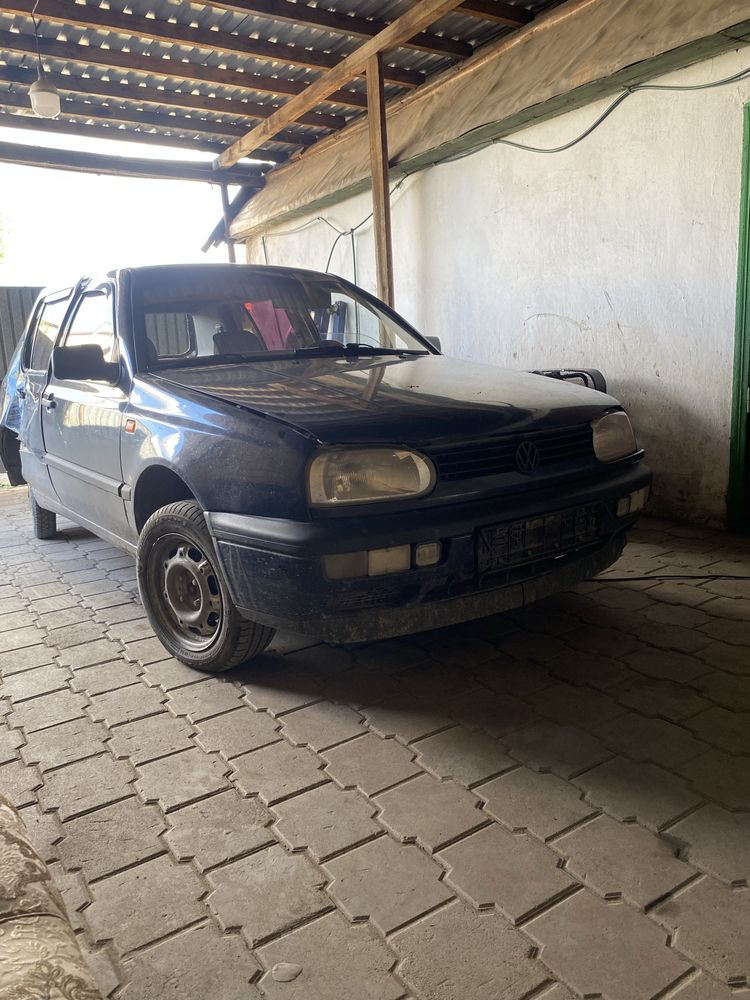 Гольф 3 1.8 автомат по запчастям.
