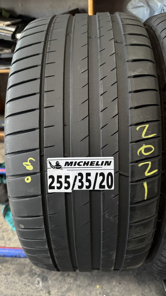 255/35/20 michelin