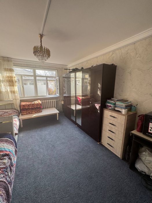 2 х ком квартиру Спутник в деревянном доме новый ремонт. У метро.