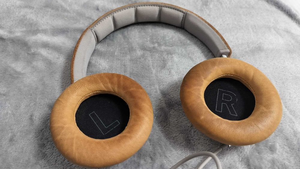 Casti cu fir Over Ear Bang & Olufsen BeoPlay H6