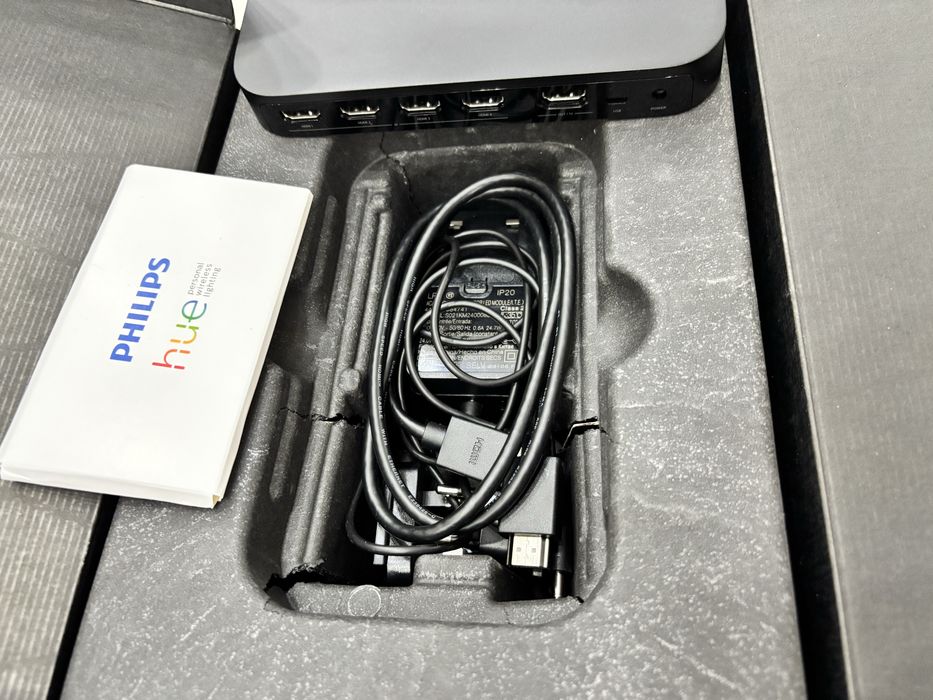 Sync Box Philips Hue HDMI, pentru sincronizare lumini, Wi-Fi