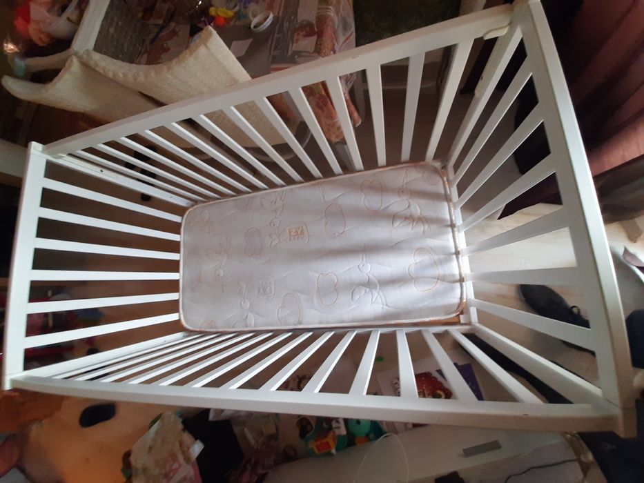 Бебешка кошара с матрак в отлично състояние