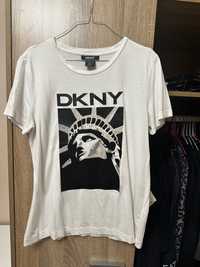 DKNY тениска в отлично състояние