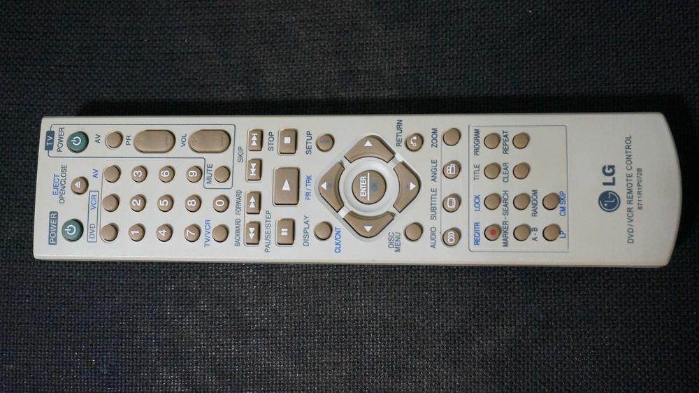 Video recorder VHS combo cu DVD player LG model V280 stereo Hi-Fi