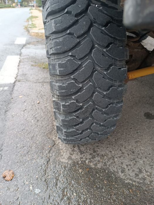 Гуми за кал  235 75 15