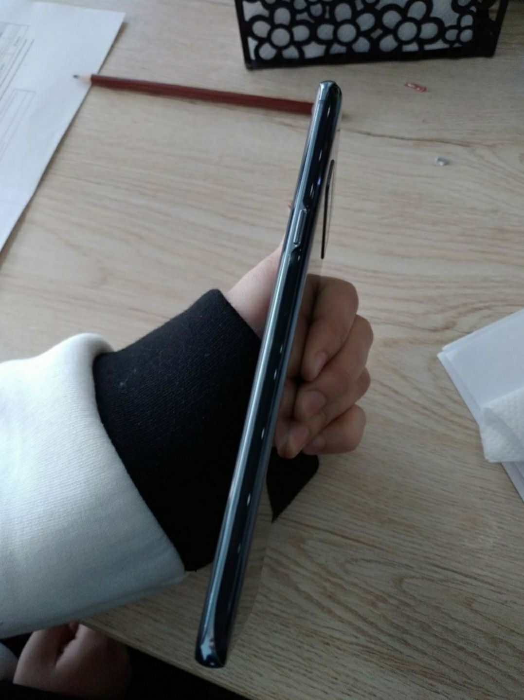 Samsung galaxy S10 5g 8/ 512gb Srochna sotiladi.