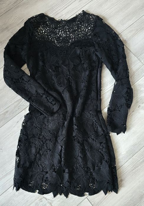 Дантелена рокля за повод