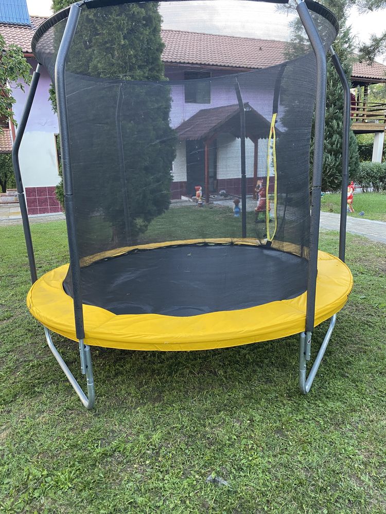 Se vinde urgent trambulina.