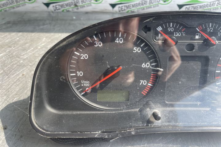Ceasuri bord 88311245 / 88 311 245 / 3B1919860 / 3B1 919 860 Volkswag