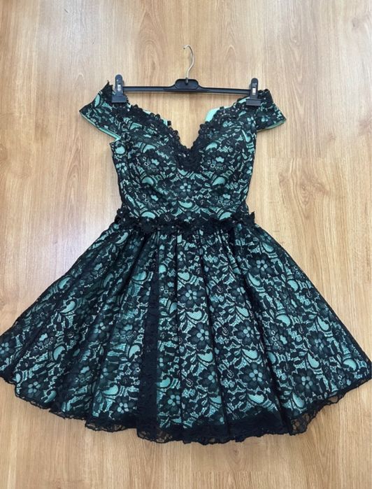 Rochie de ocazie cu corset la spate si umeril goi