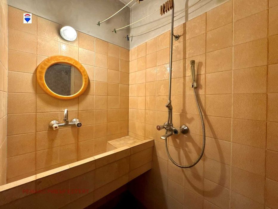 Двустаен апартамент за продажба кв. Родина 1