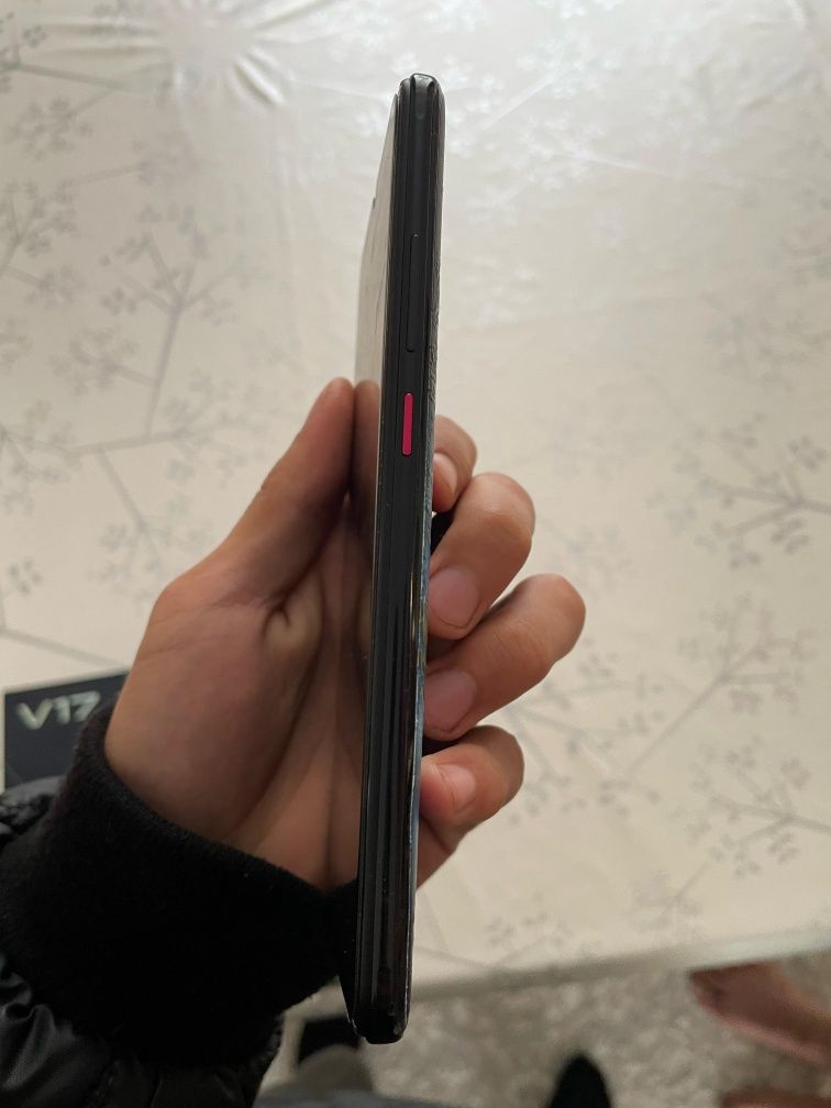 Vivo V17 8 ОЗУ / 128 Гб