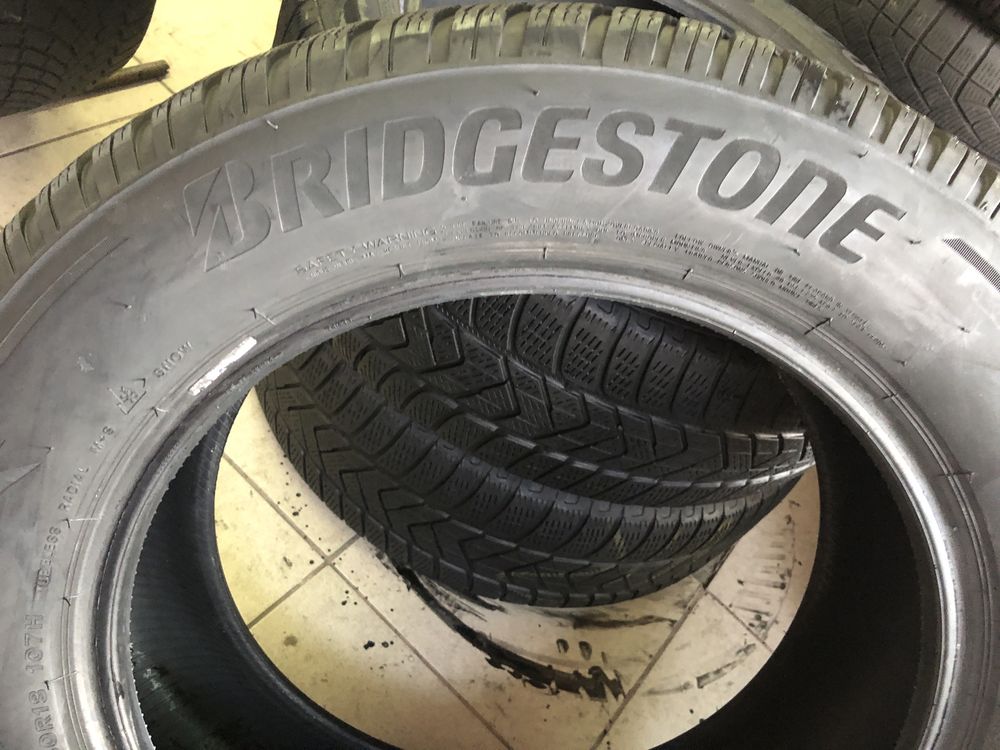 235 60 18 Bridgestone de iarna