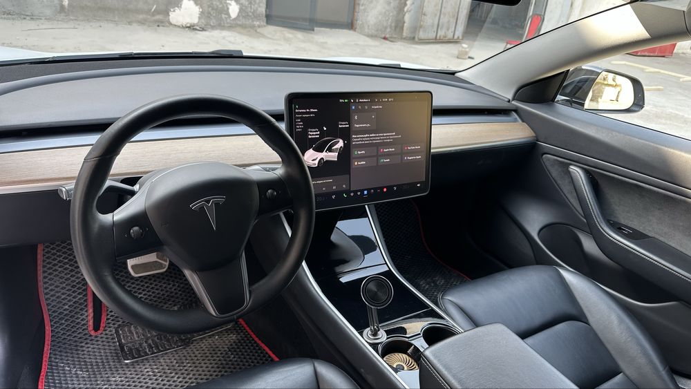Срочно Продаю Tesla model 3 Dual