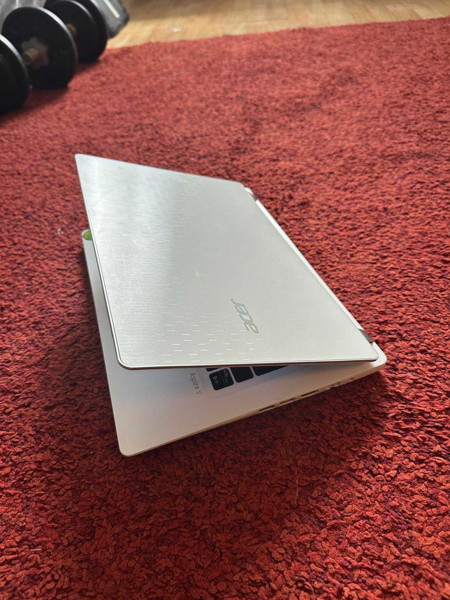 laptop acer v3 , 13 inchi , alb, ssd 1 tb, ram 8 gb  - 699 lei