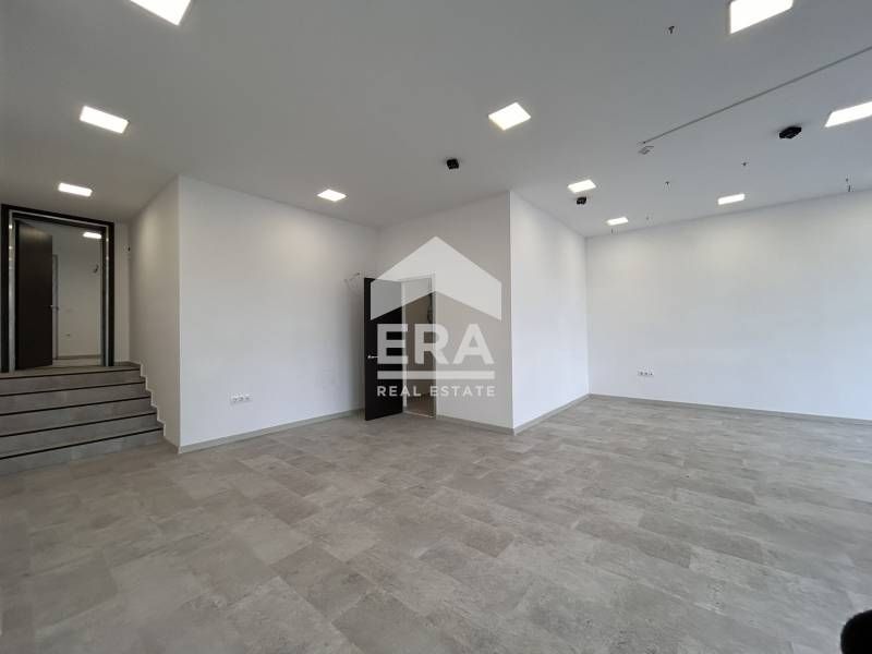 Дава се под наем Офис в София, Витоша - 111 кв.м за 1650 € - Снимка #2