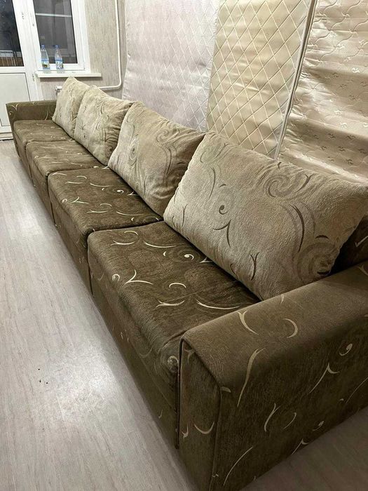 Продам Диван, длина - 4 метра, ширина - 90 см