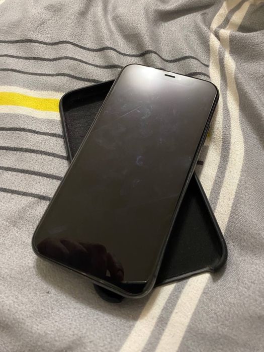 срочно продаю Айфон 11 64gb! black