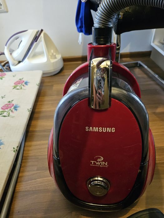 Vând aspirator samsung fara sac