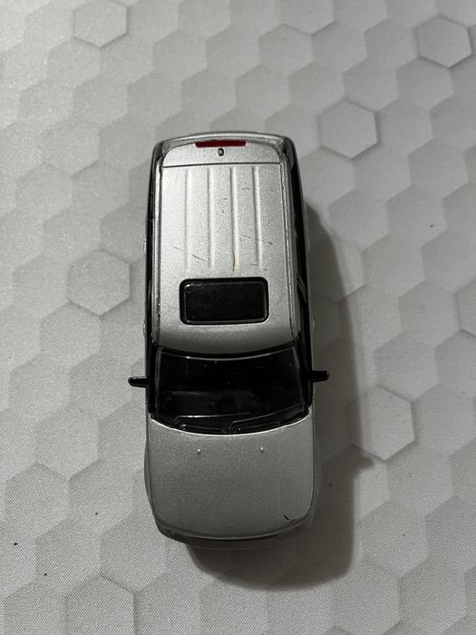 Vând mașina de jucărie ( Range Rover )
