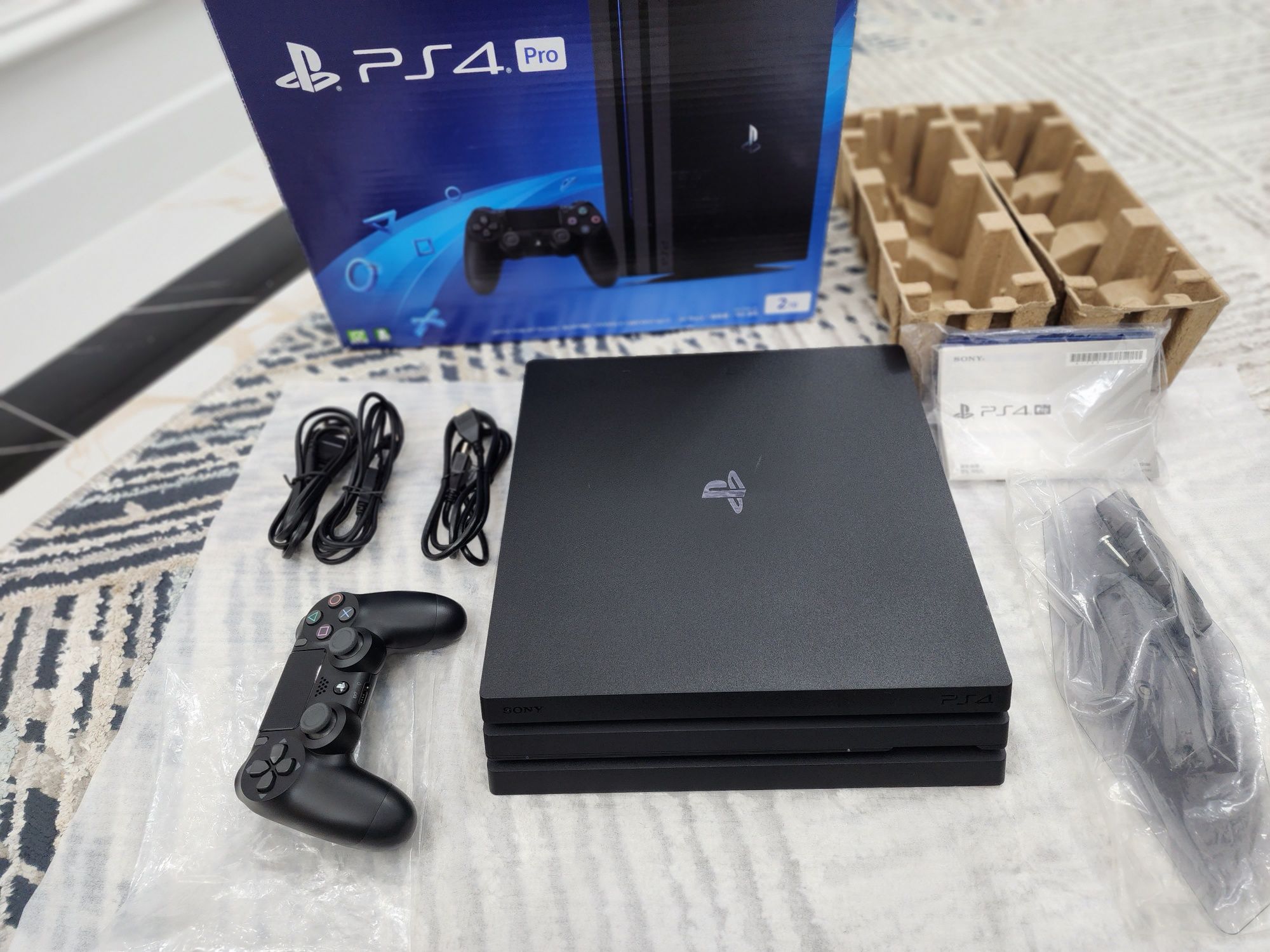 Продаётся Sony PlayStation 4 Pro с памятью 2тб. Записаны более 35 игр