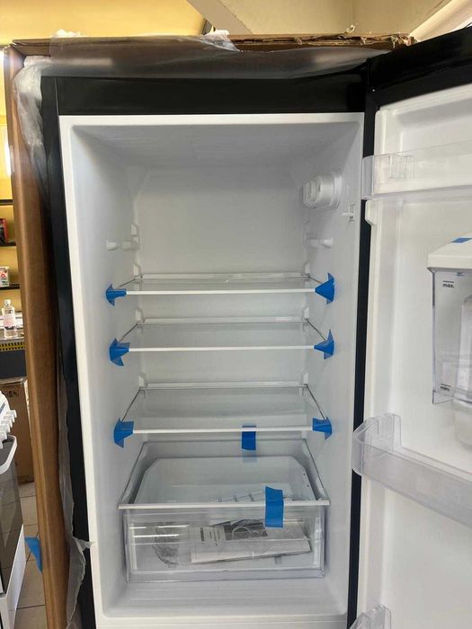 Combina frigorifica Heinner dozator