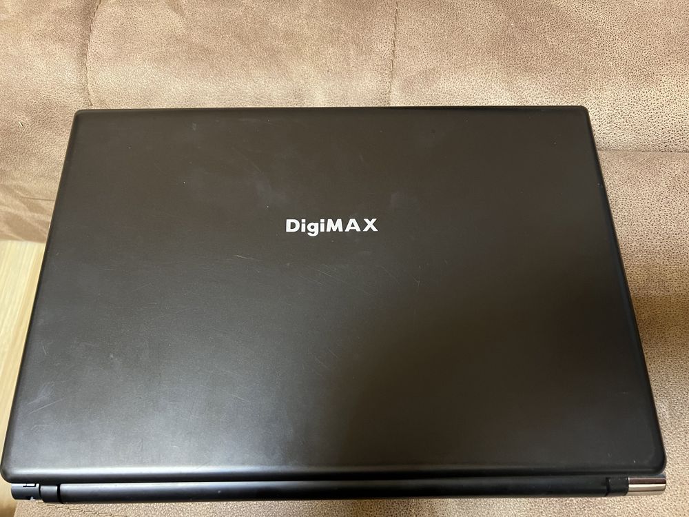Лаптоп Digimax - intel i3 , ssd 240GB