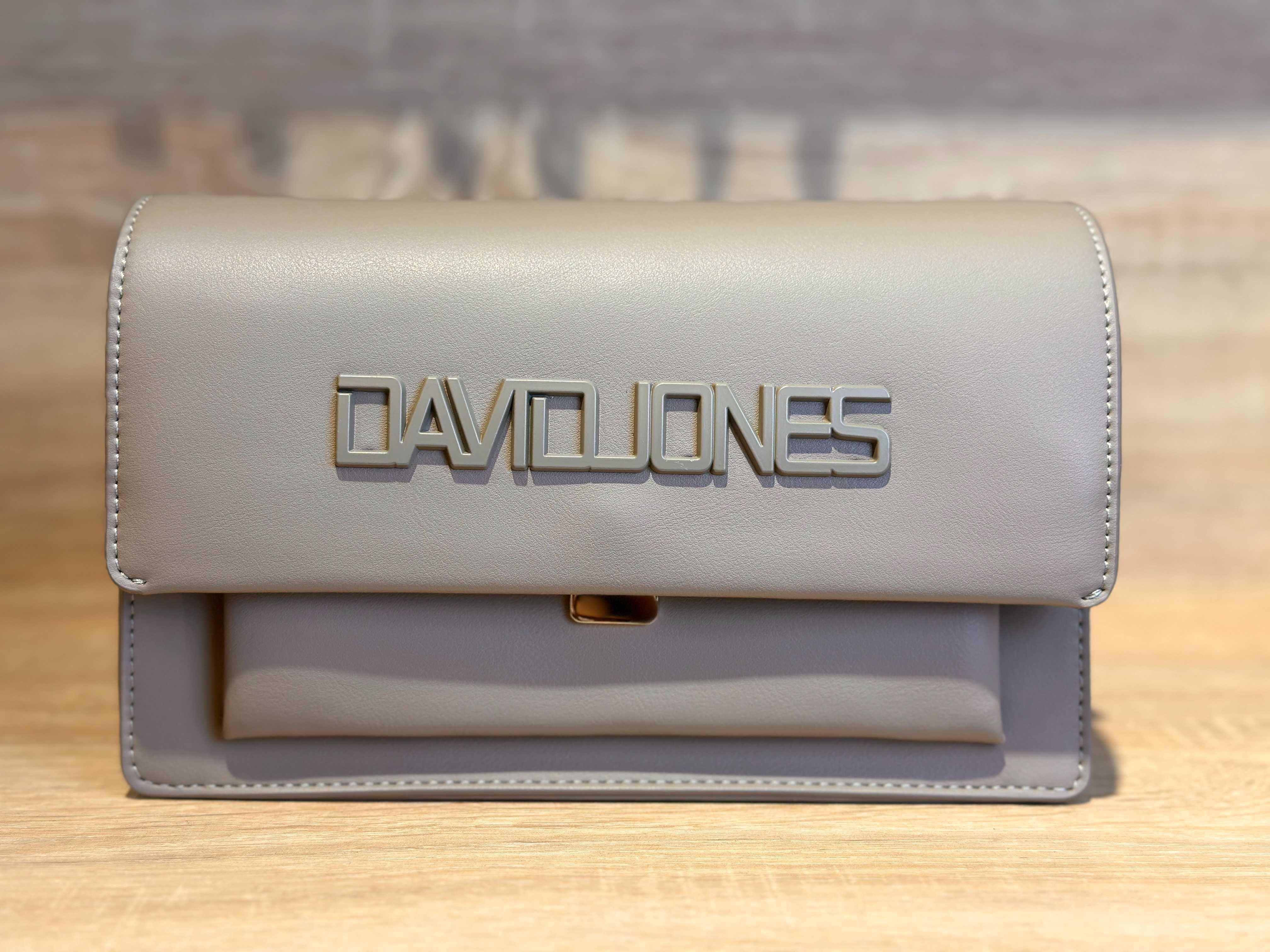 Оригинални чанти - David Jones