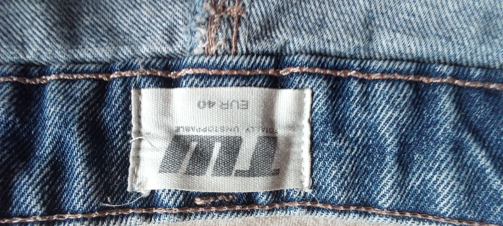 pantaloni scurți de blugi