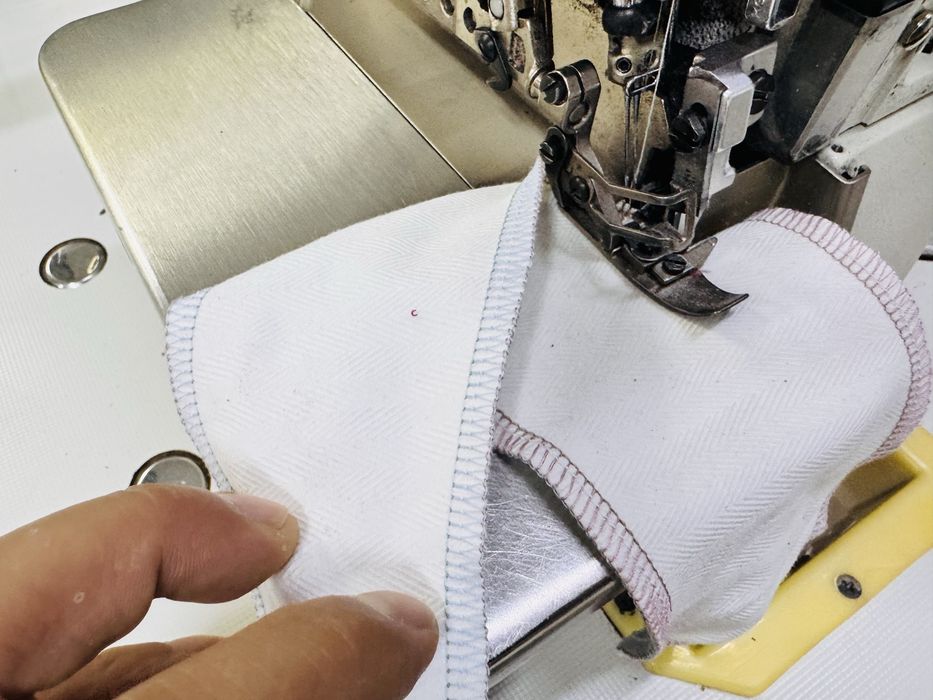 Masina de surfilat SIRUBA 747 cu 4 fire gata de utilizare la 220 v