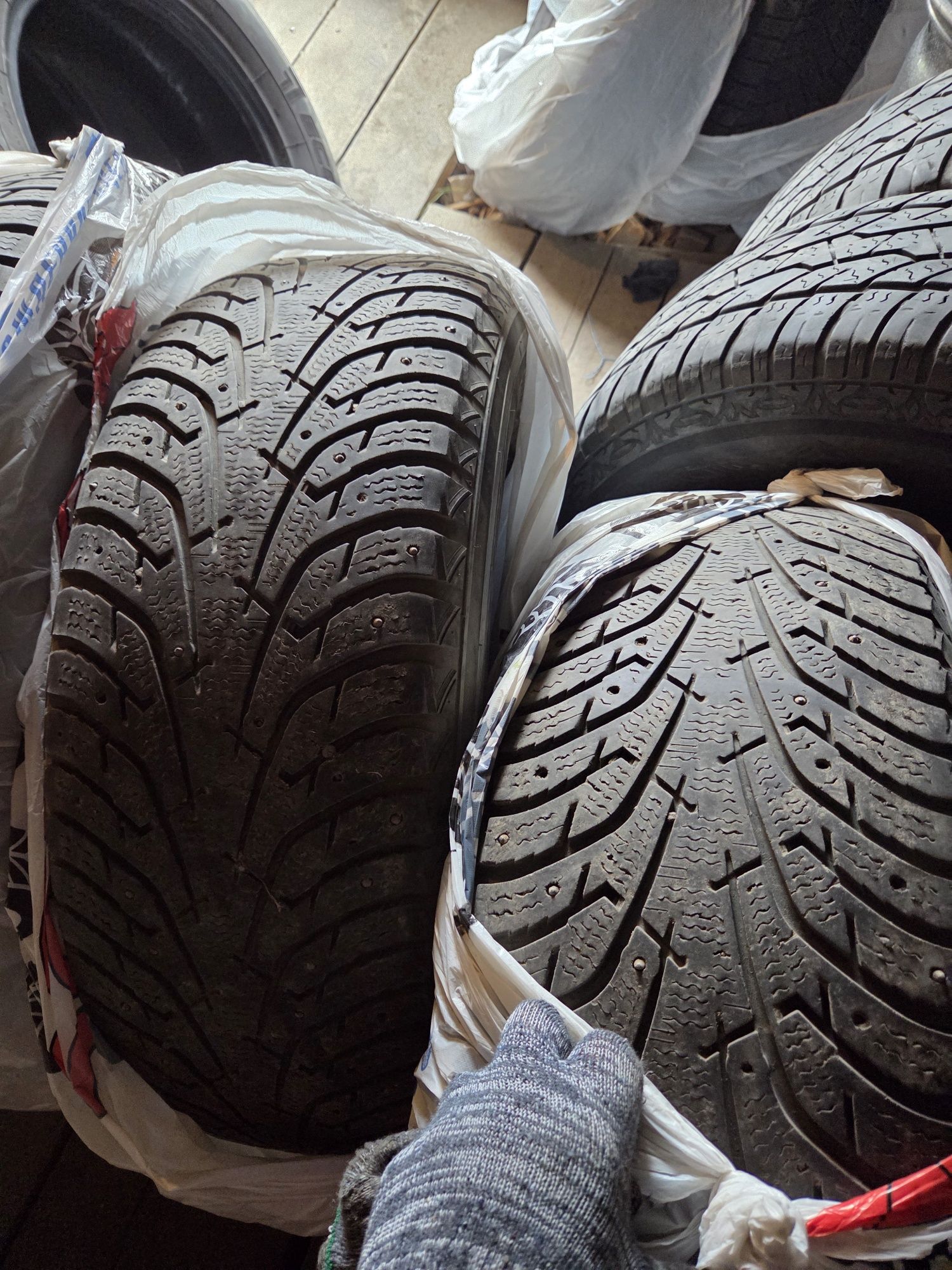 Продам зимнюю резину Maxxis