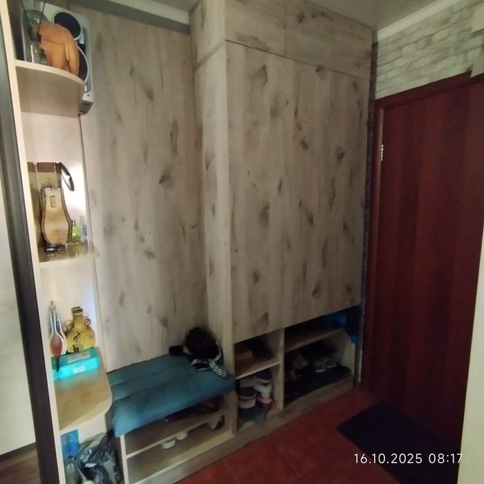 Продам шкаф , прихожую