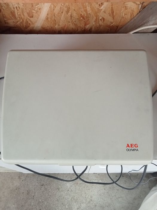 Vând mașină de scris electrica/electronica