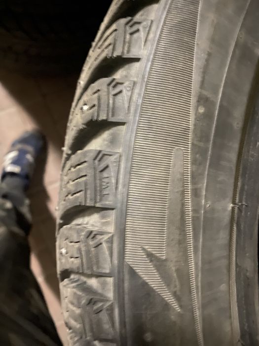 Продам шины R18/235/45