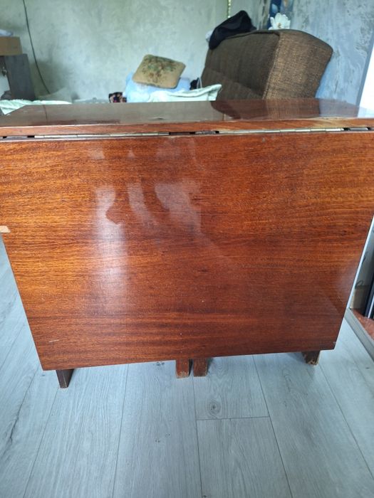 Продаётся стол раскладной книжка